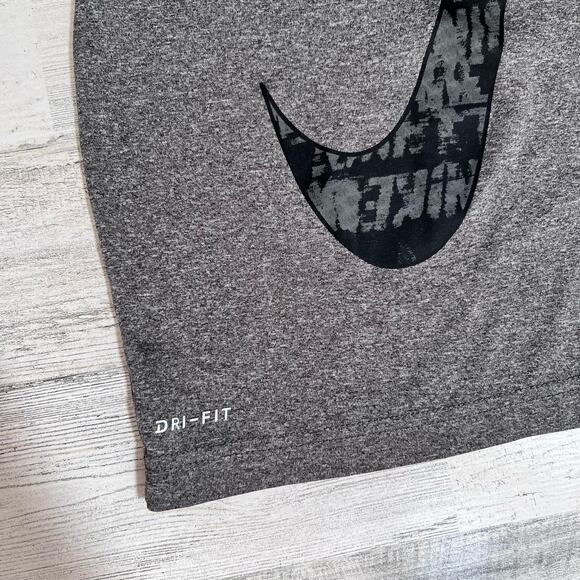 Nike Boys Shirt Size 7 Gray Black Dri-FIT Athletic Tee Large Swoosh Logo Sporty - Picture 3 of 6